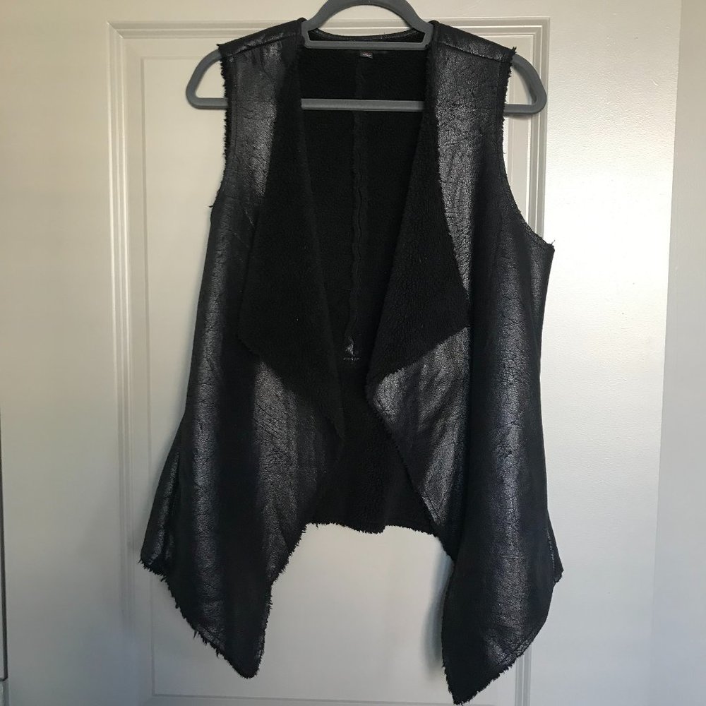 Rock & Republic faux suede and faux fur black vest with pockets - Size M